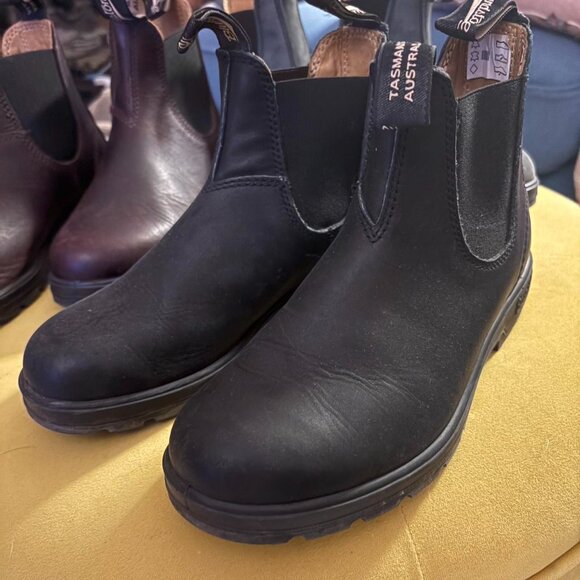 Only worn a few times Excellent Condition Blundstone Classics US 7.5 - Picture 2 of 3